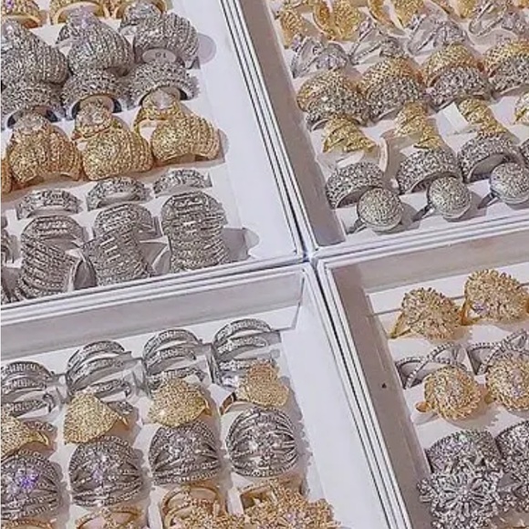 Mystery jewelry box make an offer - Picture 2 of 16